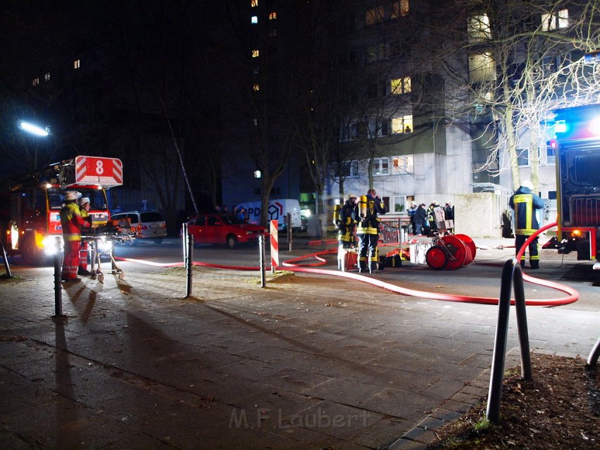 Feuer 3 Kellerbrand Koeln Ostheim Gernsheimerstr P41.JPG